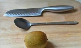 网红吃瓜铁锹勺子视频播放,铁锹勺子视频走红网络，引发网友热议